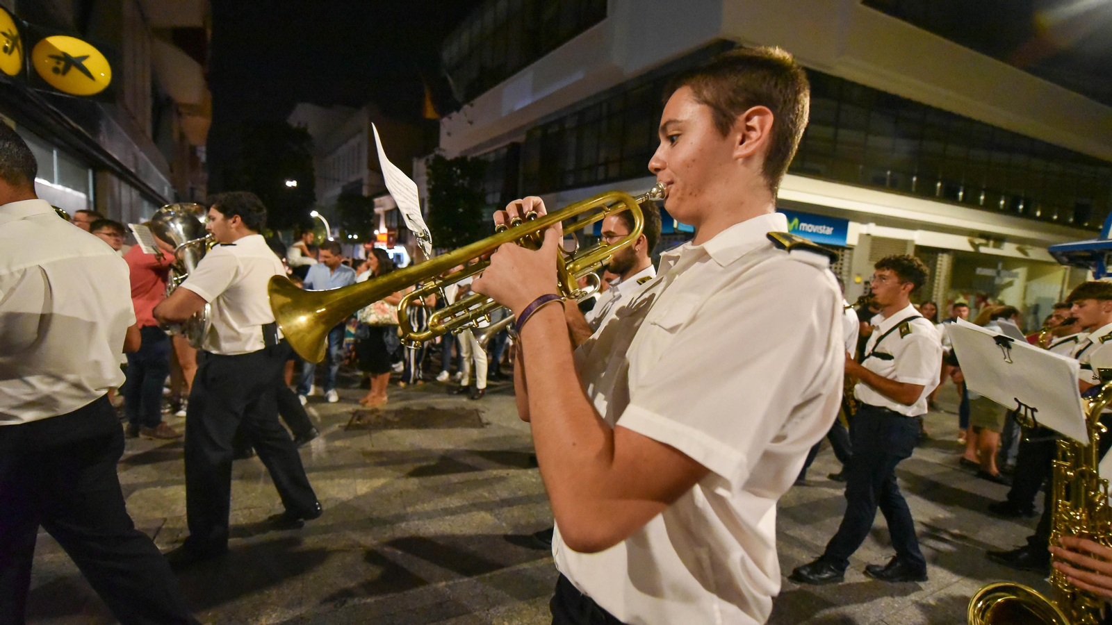 La Magna Mariana de Algeciras por la calle Convento, en imagenes