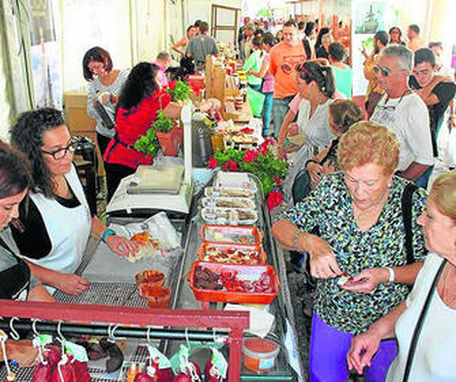 El Bosque ha recibido a gran cantidad de público atraído por esta feria gastronómica.