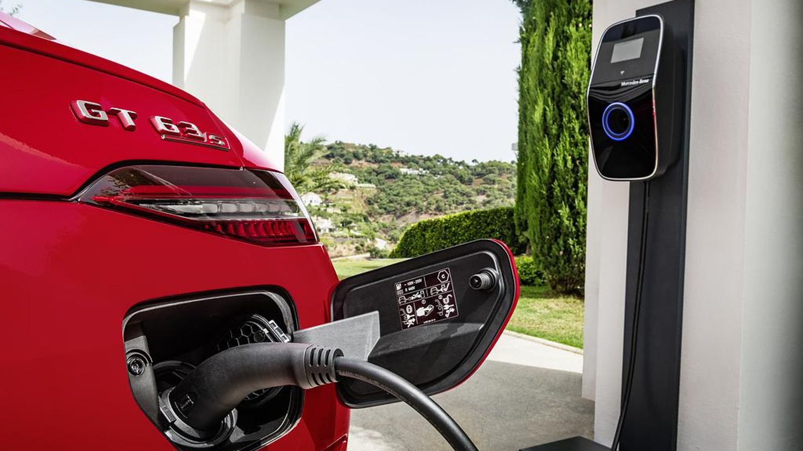 Las recargas pueden hacerse con corriente alterna y una potencia de hasta 3,7 kW.