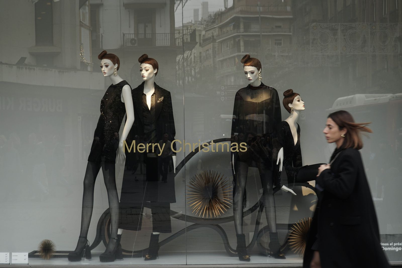 Adornos navideños en los escaparates