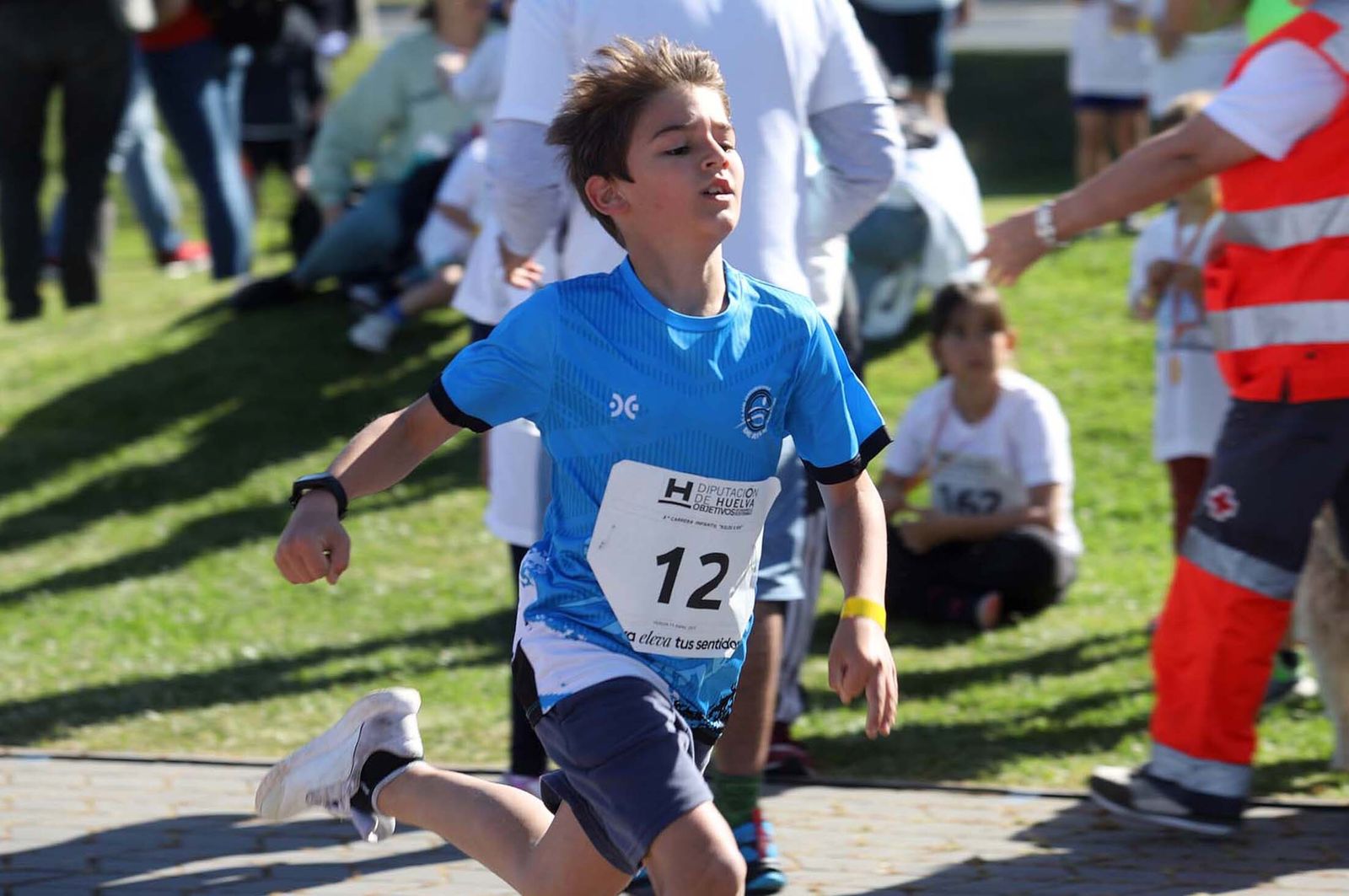Imágenes de la carrera infantil previa a la "10K Puerta del Descubrimiento"