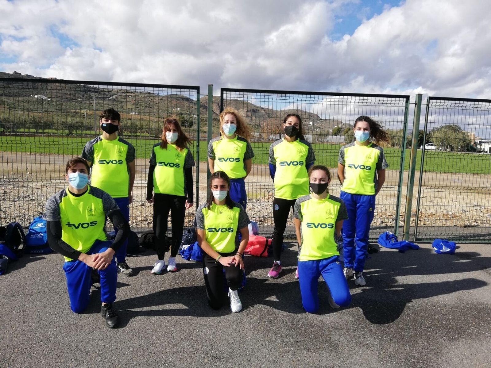 Los atletas del Bahía de Algeciras en el control.
