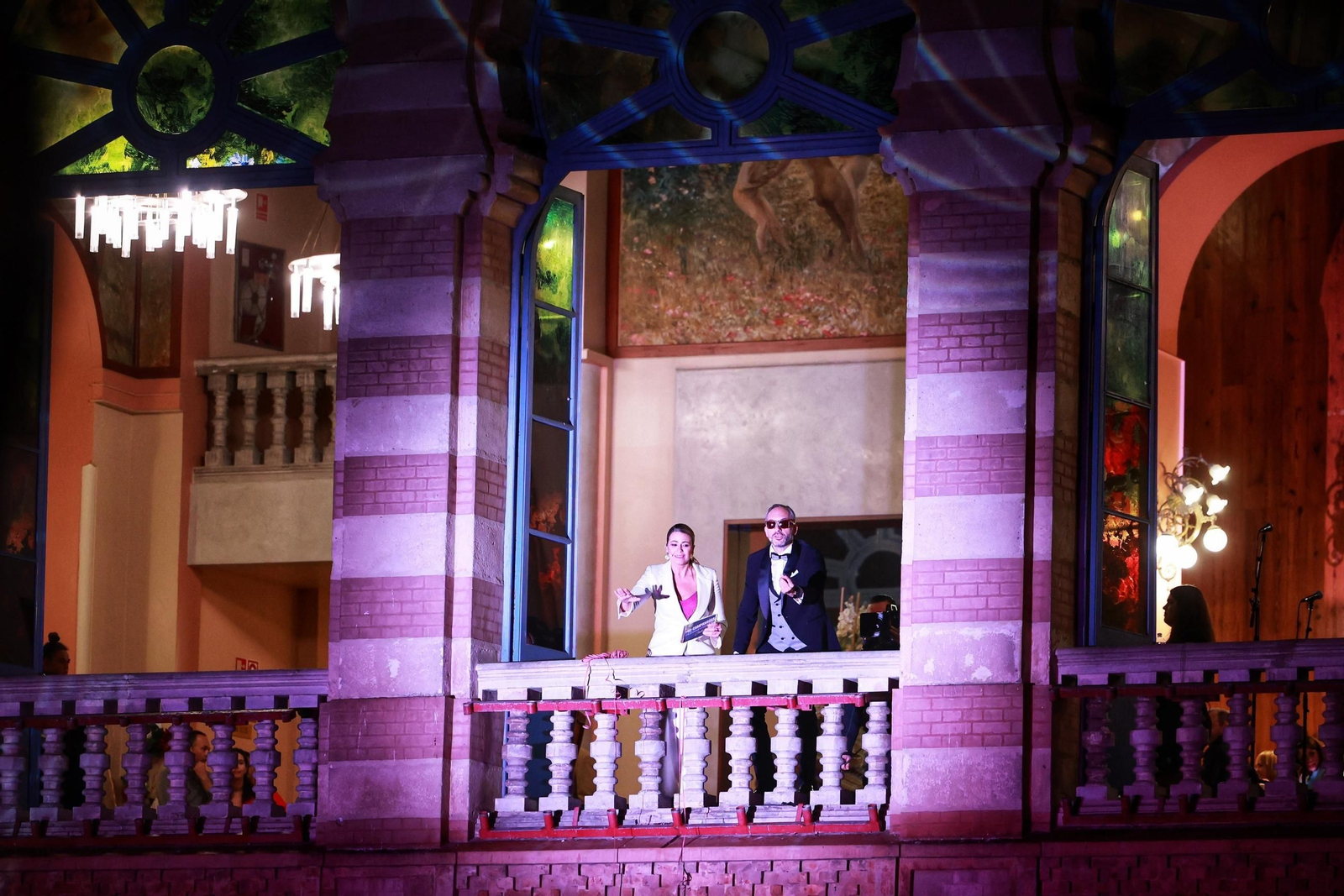 Precampanadas del pasado año en el balcón de teatro Falla con Morera y Mirian Peralta.