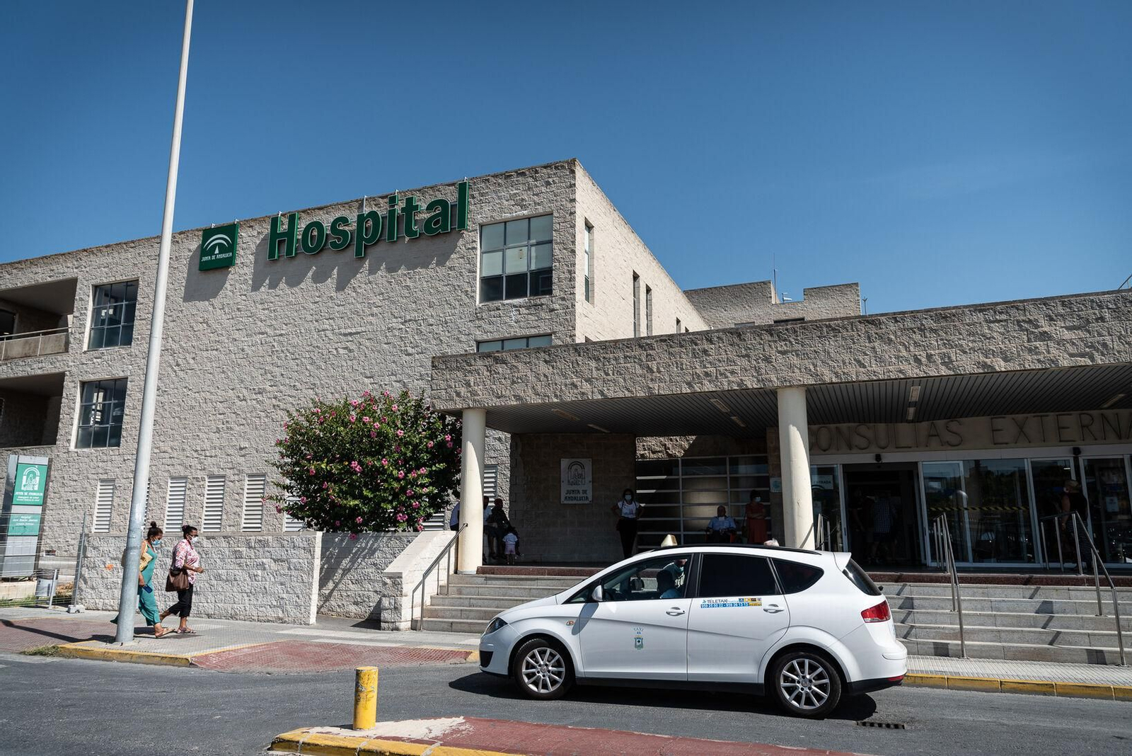 Inmediaciones del Hospital Juan Ramón Jiménez.