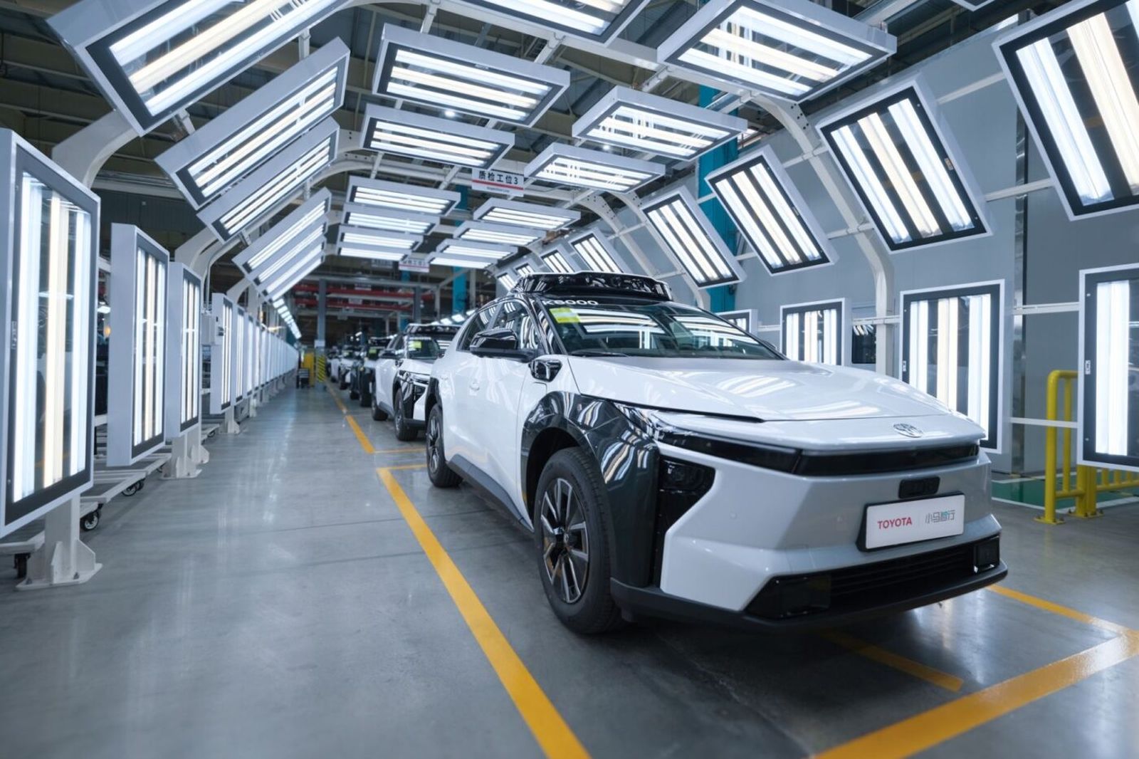 Toyota y Pony.ai inician la producción masiva de robotaxis eléctricos