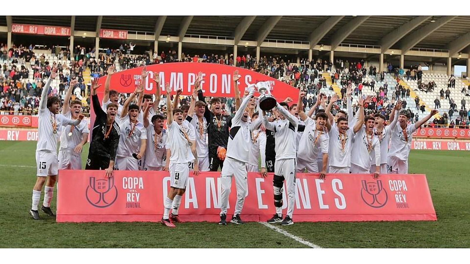 El Real Madrid celebra el título