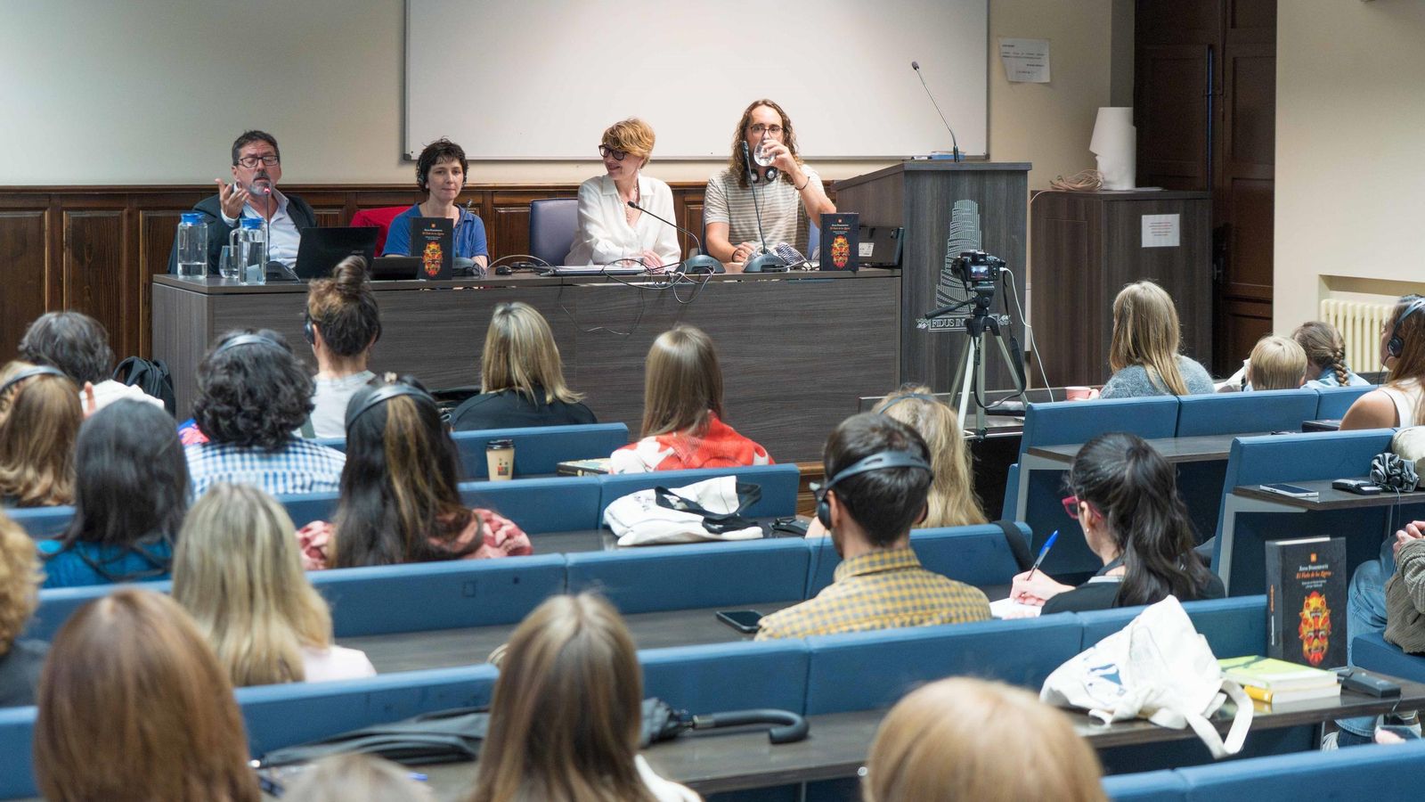 Público asistente en la presentación del libro de Starobinets.