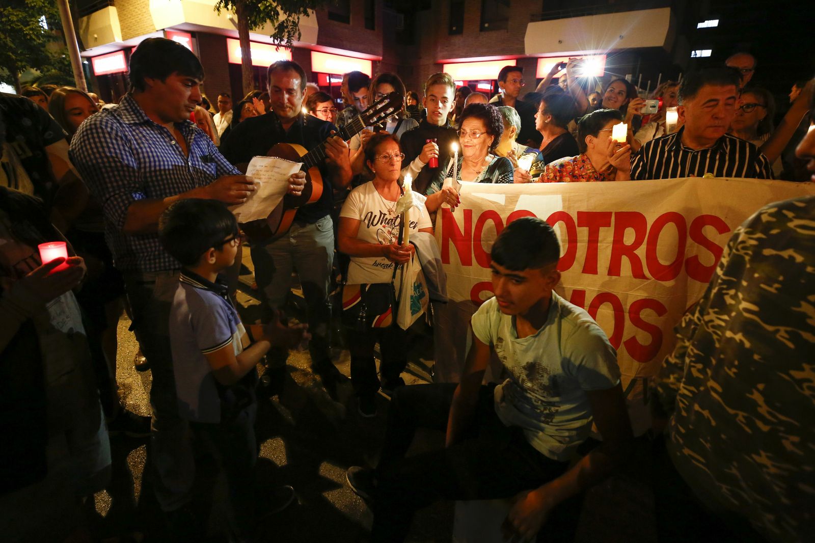 Manuel Martín, Defensor de la Ciudadanía, en la protesta por los cortes de luz