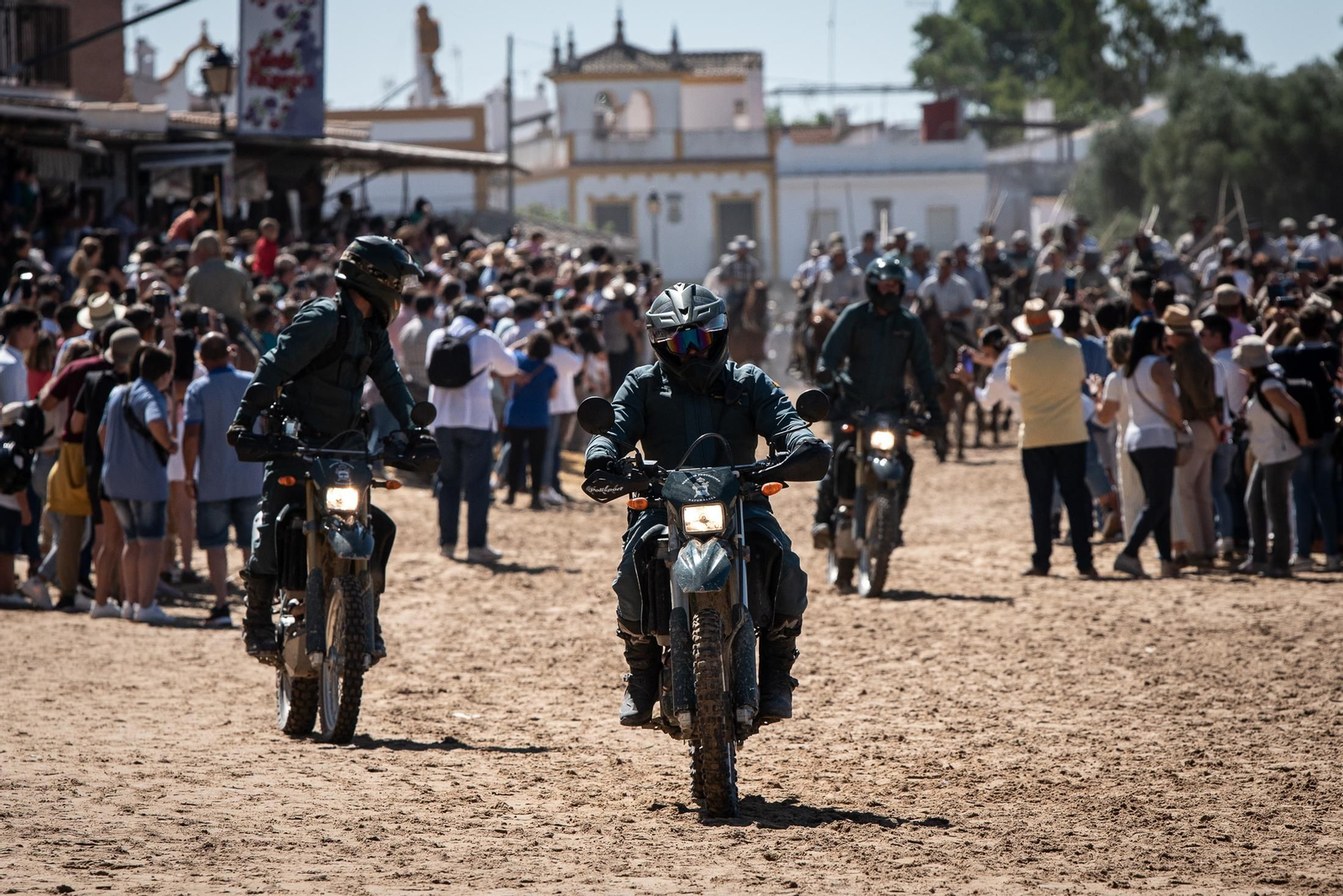 Imágenes de la Saca de las Yeguas a su paso por El Rocío