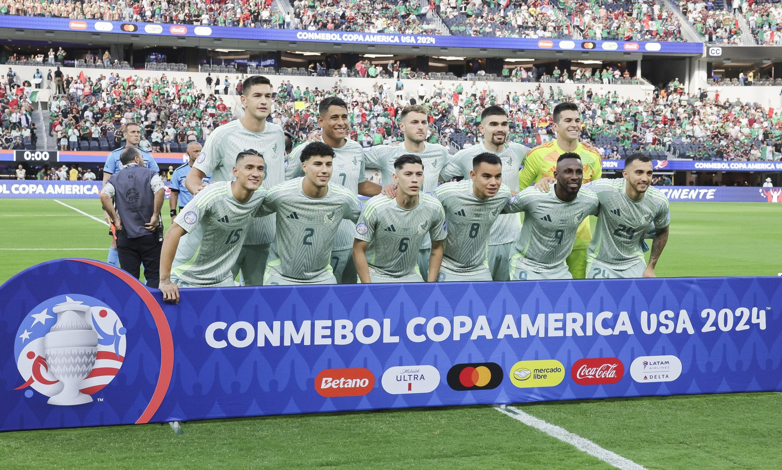 Once presentado por México en su encuentro de la segunda jornada de la Copa América frente a Venezuela. Once presentado por México en su encuentro de la segunda jornada de la Copa América frente a Venezuela.