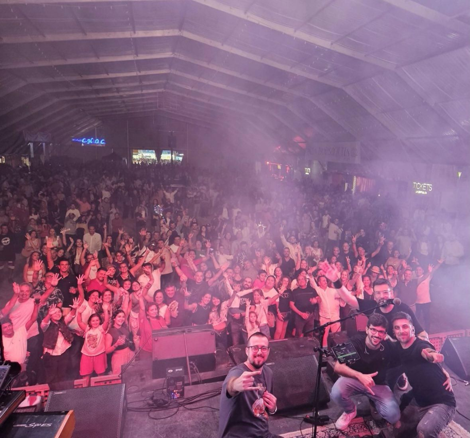 Las noches de fiestas son de Pulpí: de los toros de fuego a la música dance de los 90 por San Miguel