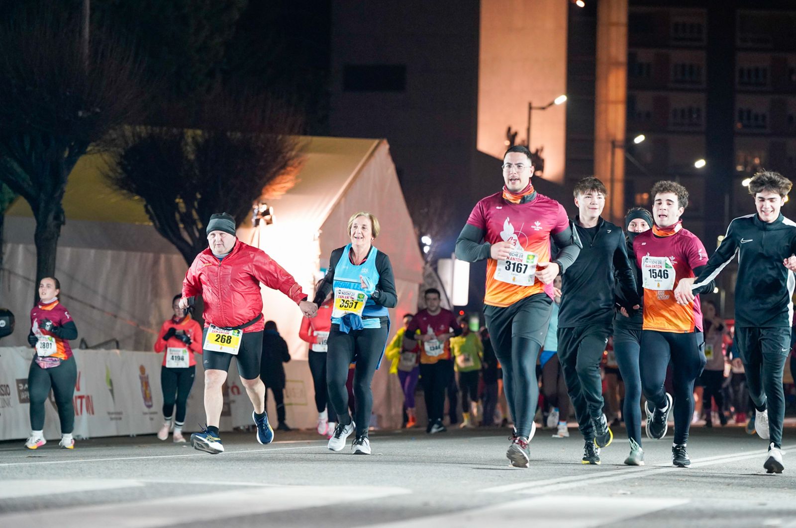 En imágenes: búscate en tu llegada a meta de la Carrera de San Antón 2026 (3)