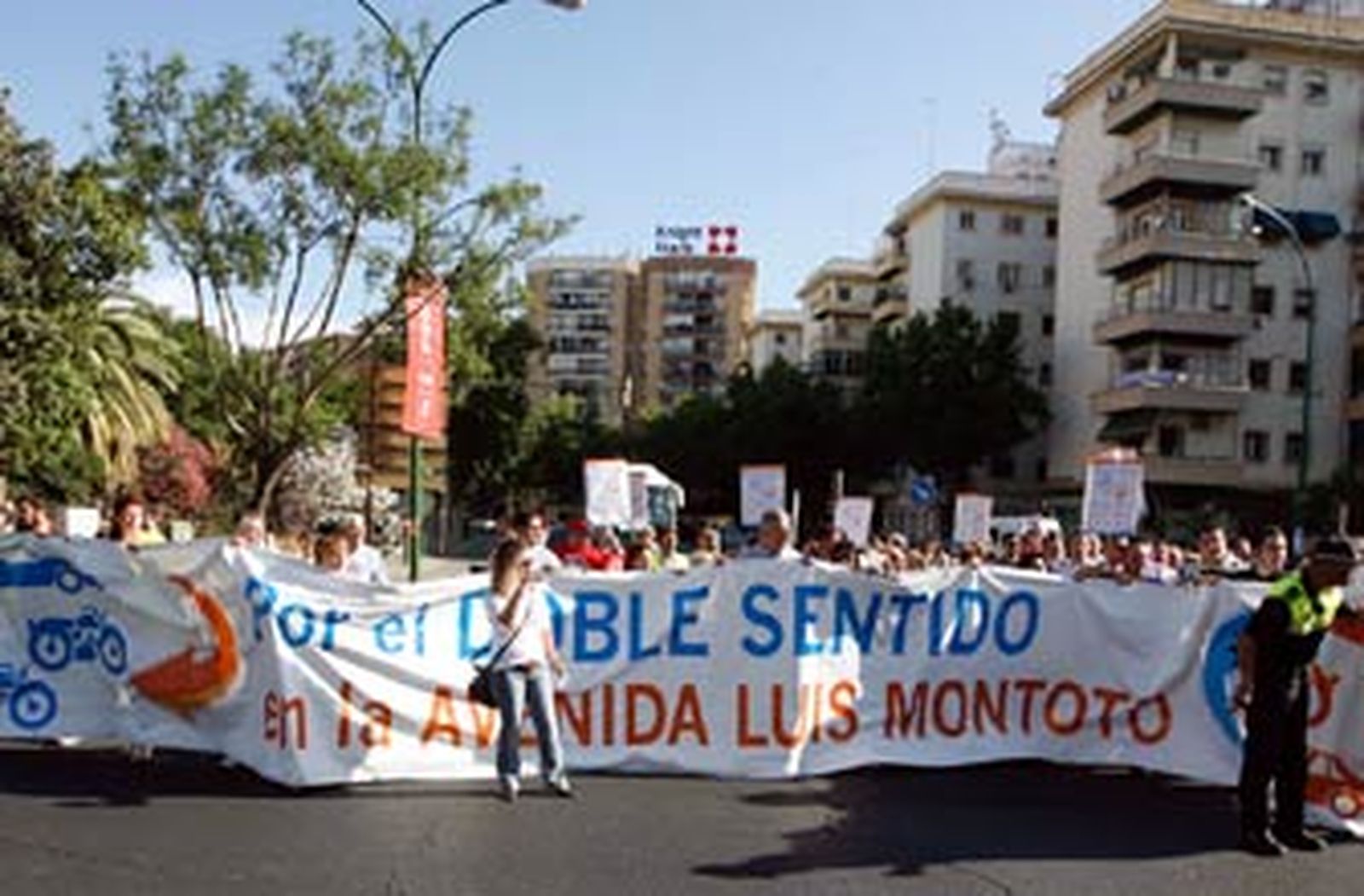 Los comerciantes de Luis Montoto estudian concentrarse a las puertas del Consistorio