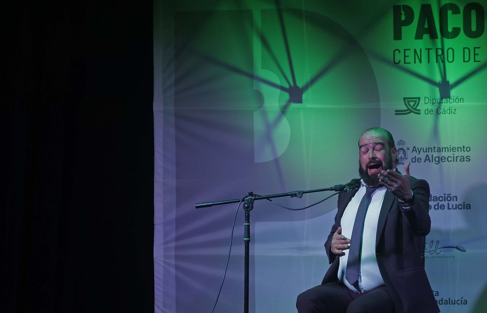 Fotos de la actuación de Miguel de Tena y Juan Gómez ‘‘Niño de la escalerilla’’ en el Centro de Interpretación 'Paco de Lucía' en Algeciras