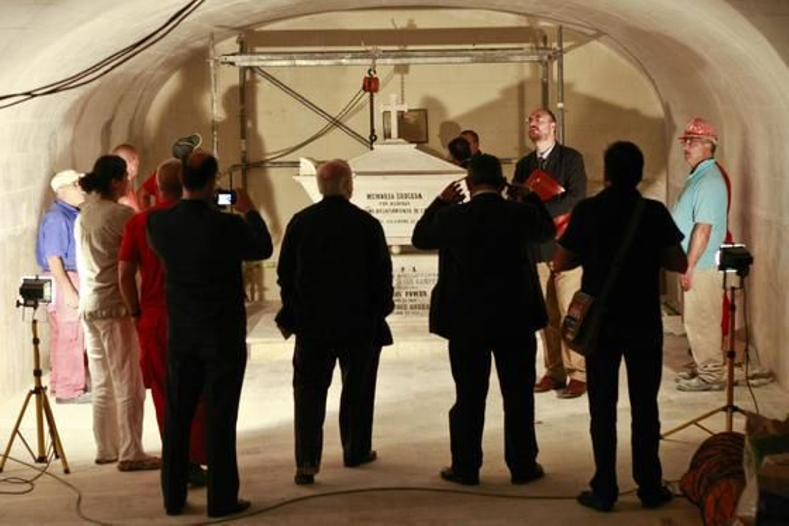 Los restos del diputado puertorriqueño fueron exhumados en la cripta de San Felipe Neri  Foto: Julio Gonzalez