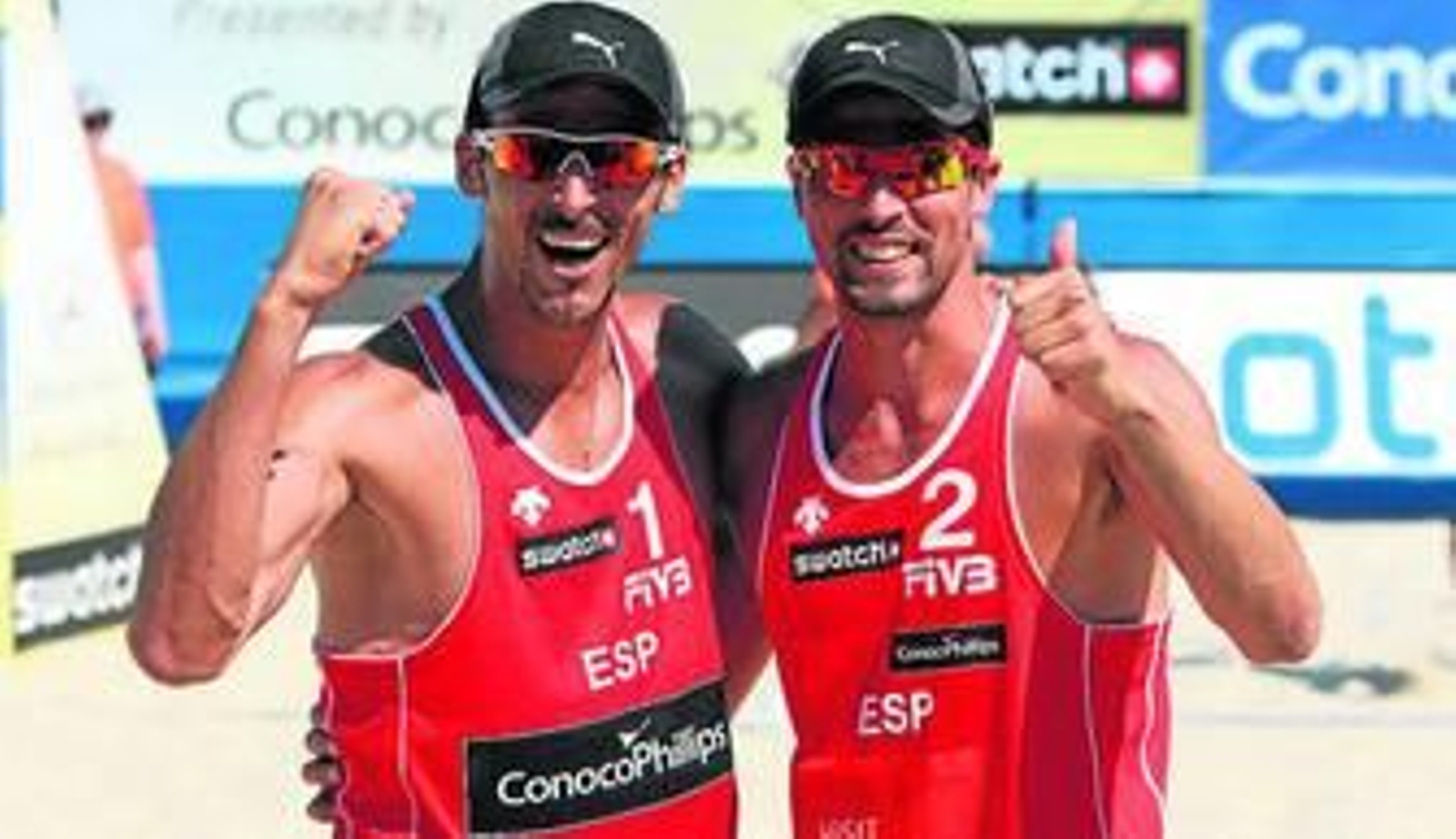 Herrera (i) y Gavira posan sonrientes.