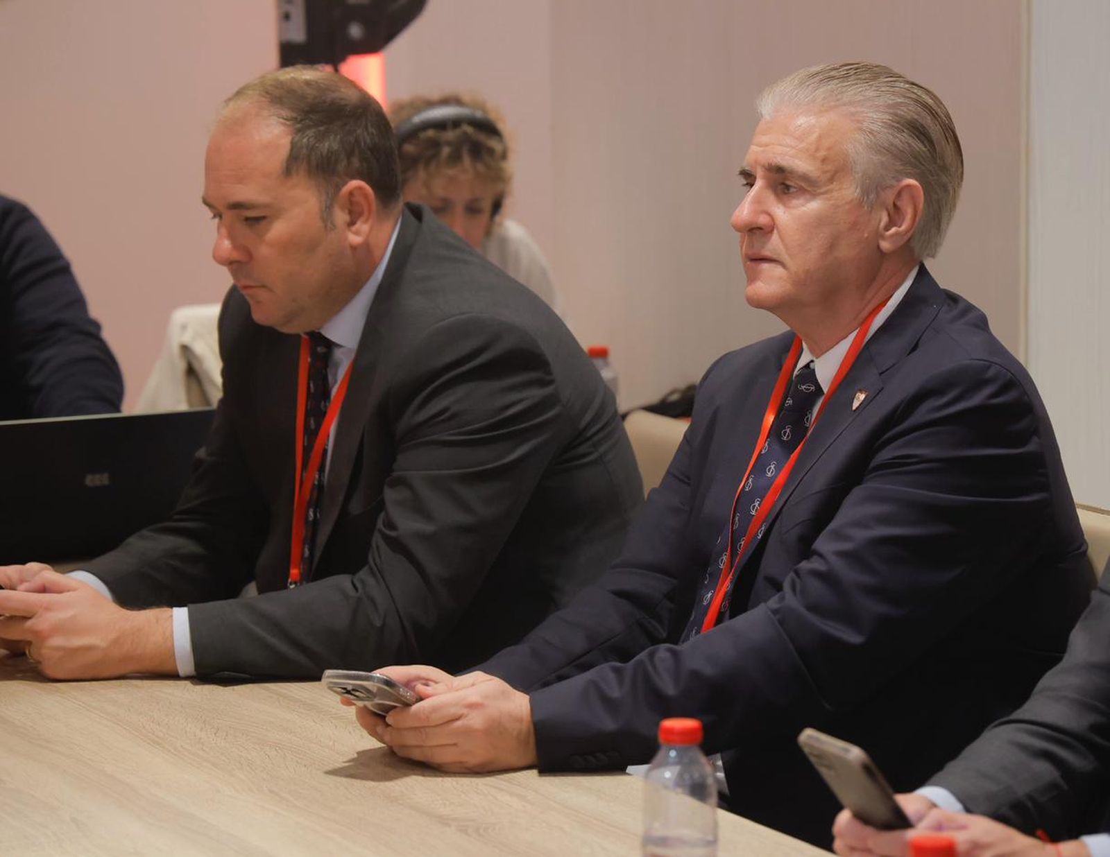 Antonio Cordón y su ayudante José Ignacio Navarro, en la Junta.