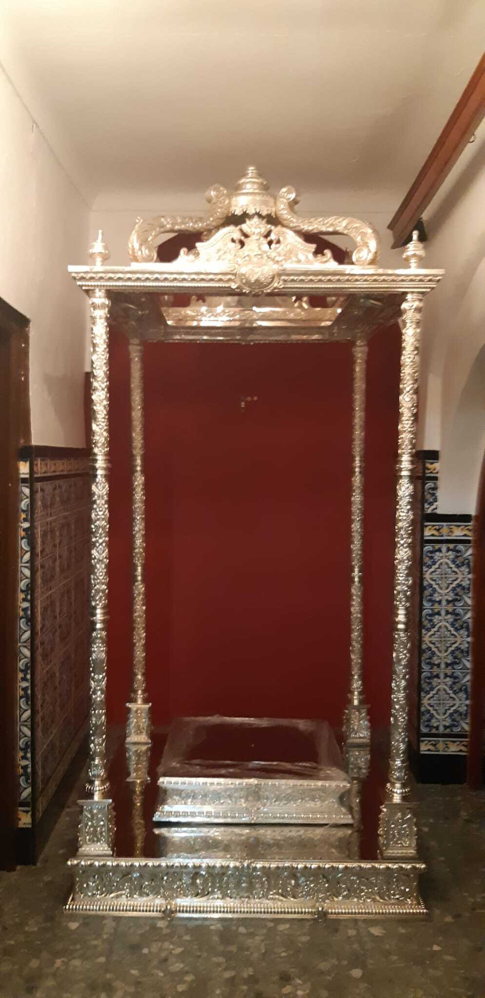 Templete adquirido por la Sacramental de Santiago.