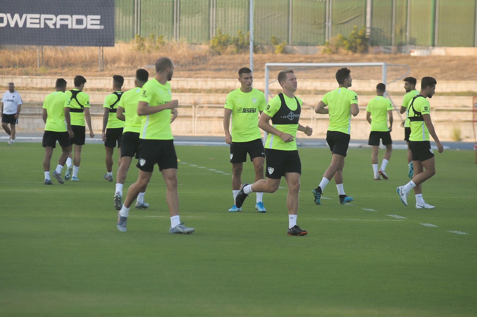Las fotos del entrenamiento del Málaga CF tras la tormenta
