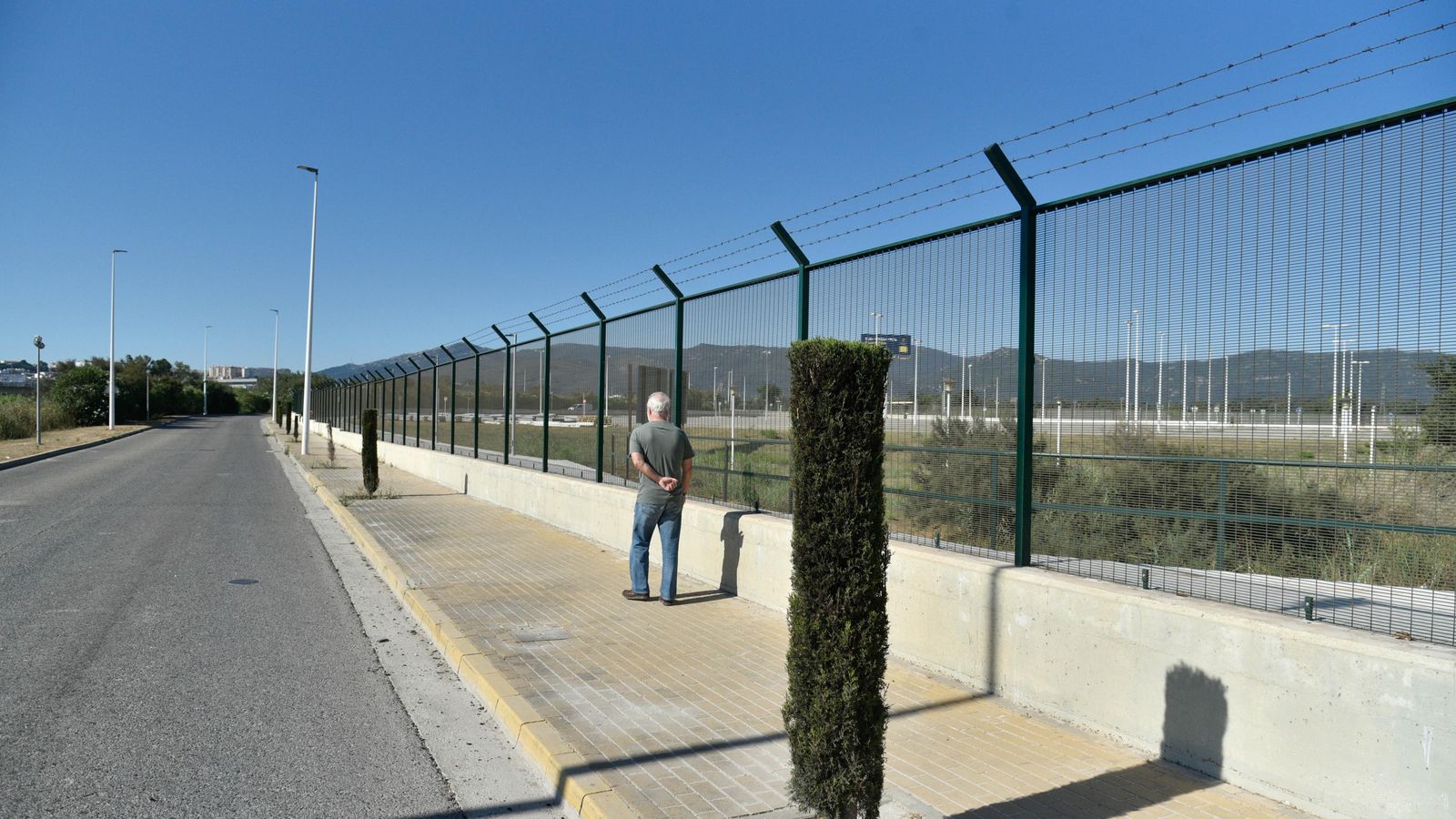 Vallado de seguridad en el perímetro del recinto. Vallado de seguridad en el perímetro del recinto.