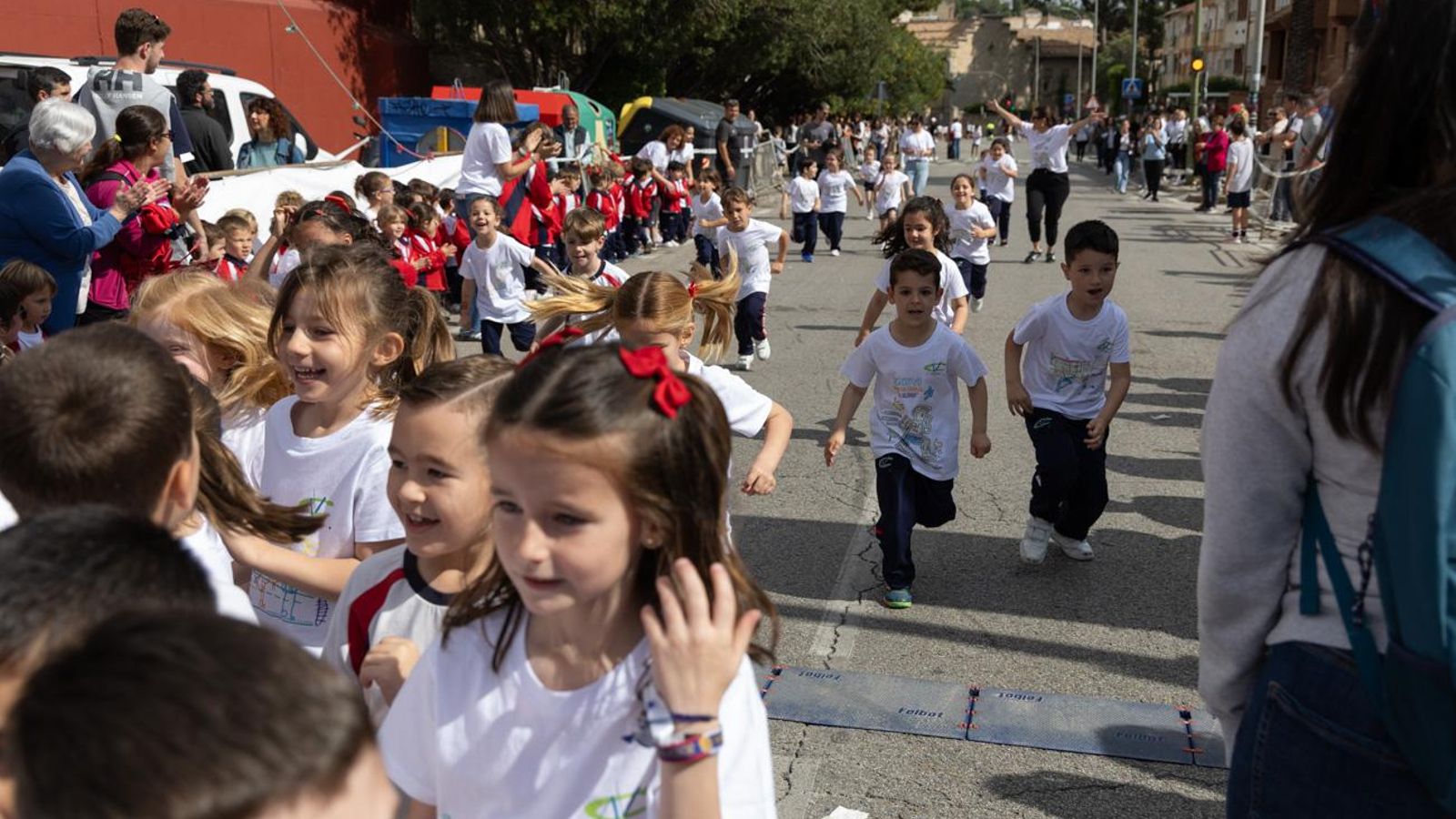 La carrera escolar de “La Gloria” que aúna inclusión y solidaridad, en imágenes