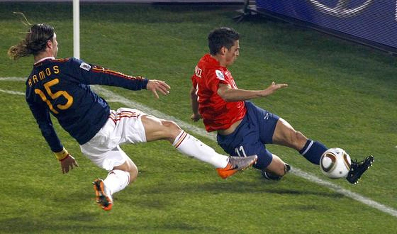 Ramos acude al corte. / Reportaje gráfico: EFE, Reuters, AFP.