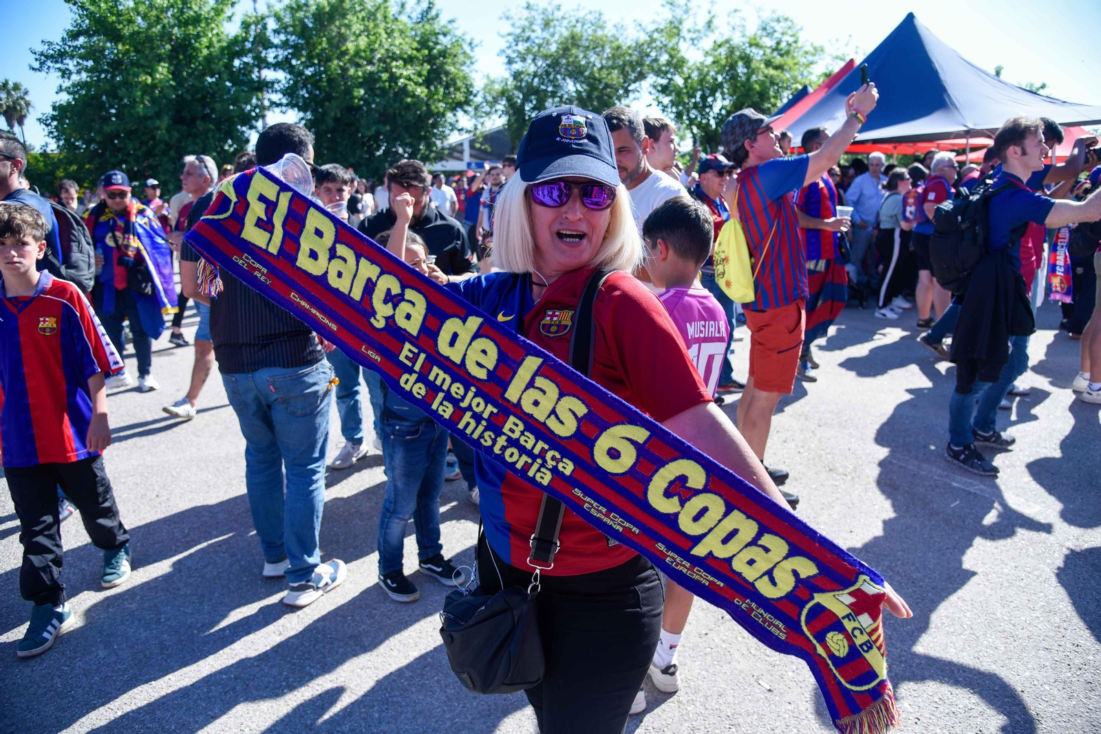 Ambiente en la Fan Zone del Barcelona