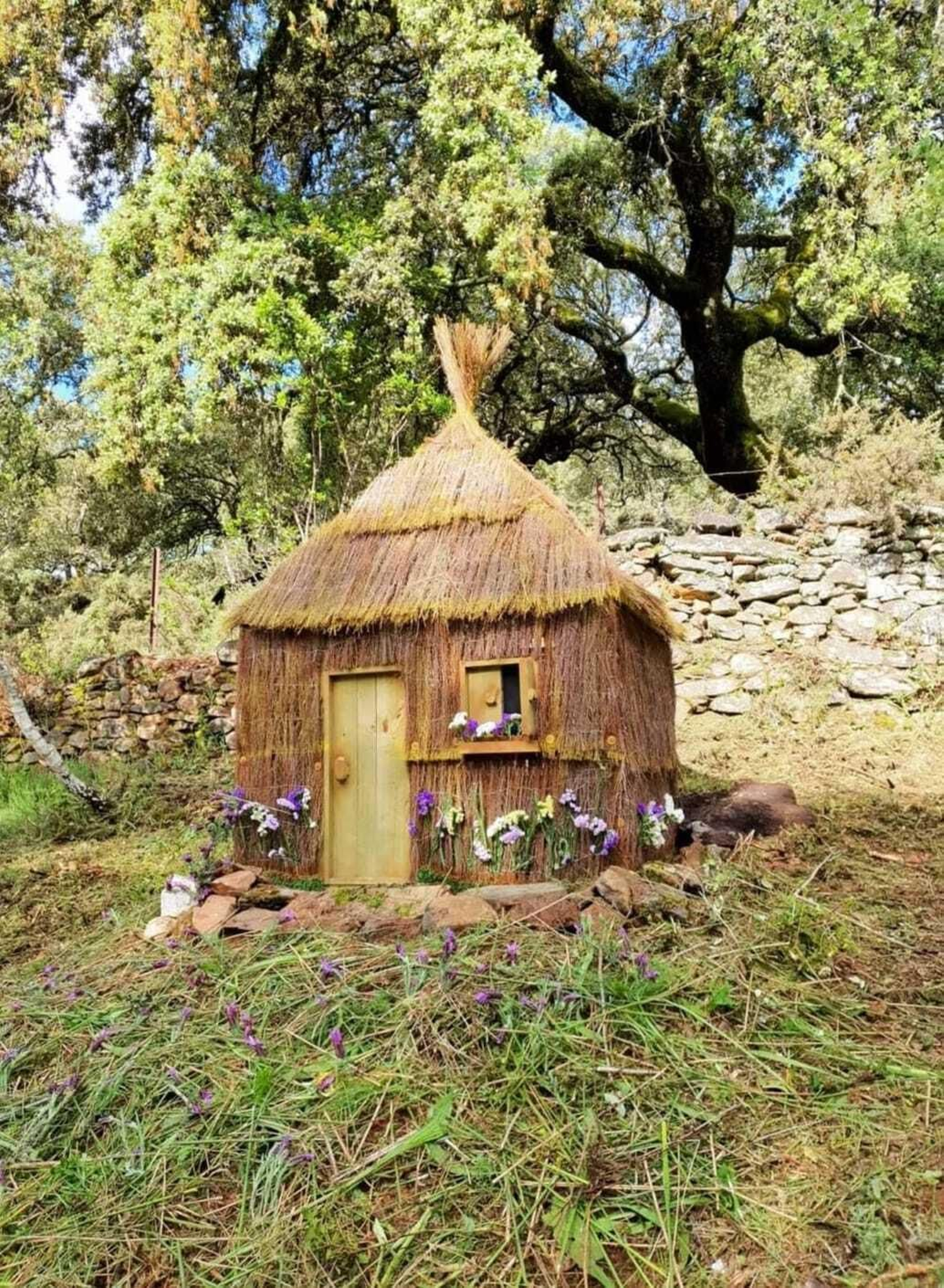 Los senderos conectan a Jabugo con los pueblos que lo rodean y por supuesto con las entidades locales que forman su municipio.