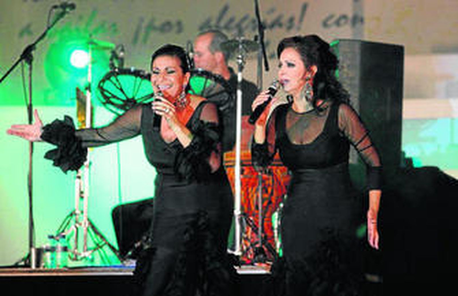 El dúo, en un momento de su actuación.