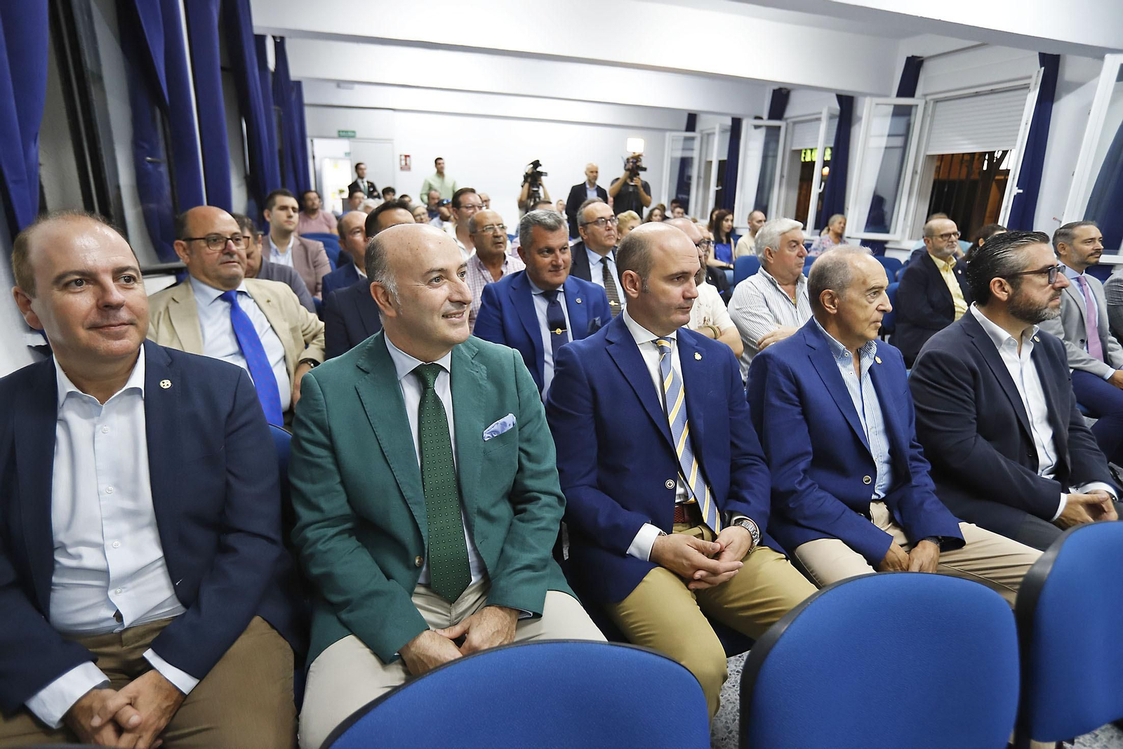 Imágenes del acto de presentación del cartelista, el pregonero y el titular del Vía Crucis de la Semana de Huelva 2024.