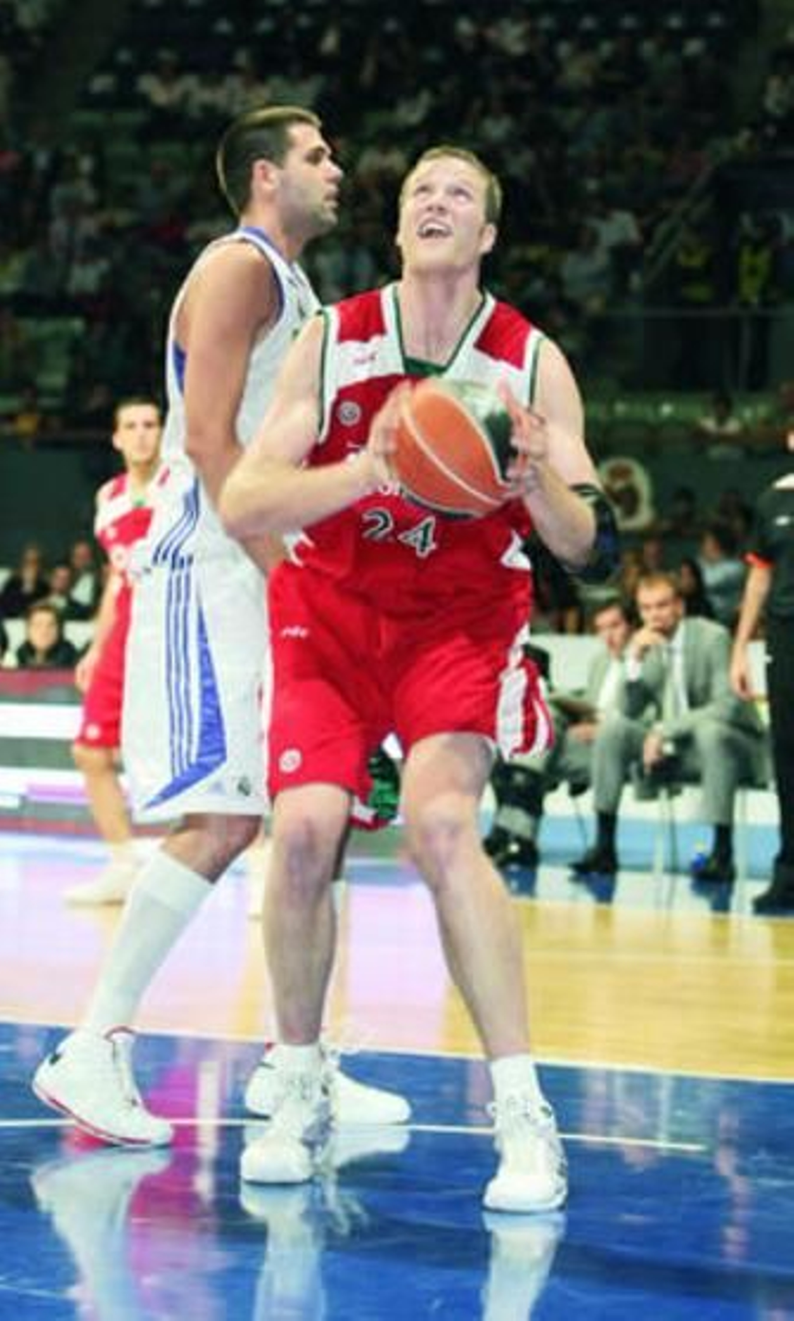 Reyes y Borchardt, en el partido disputado en Madrid.