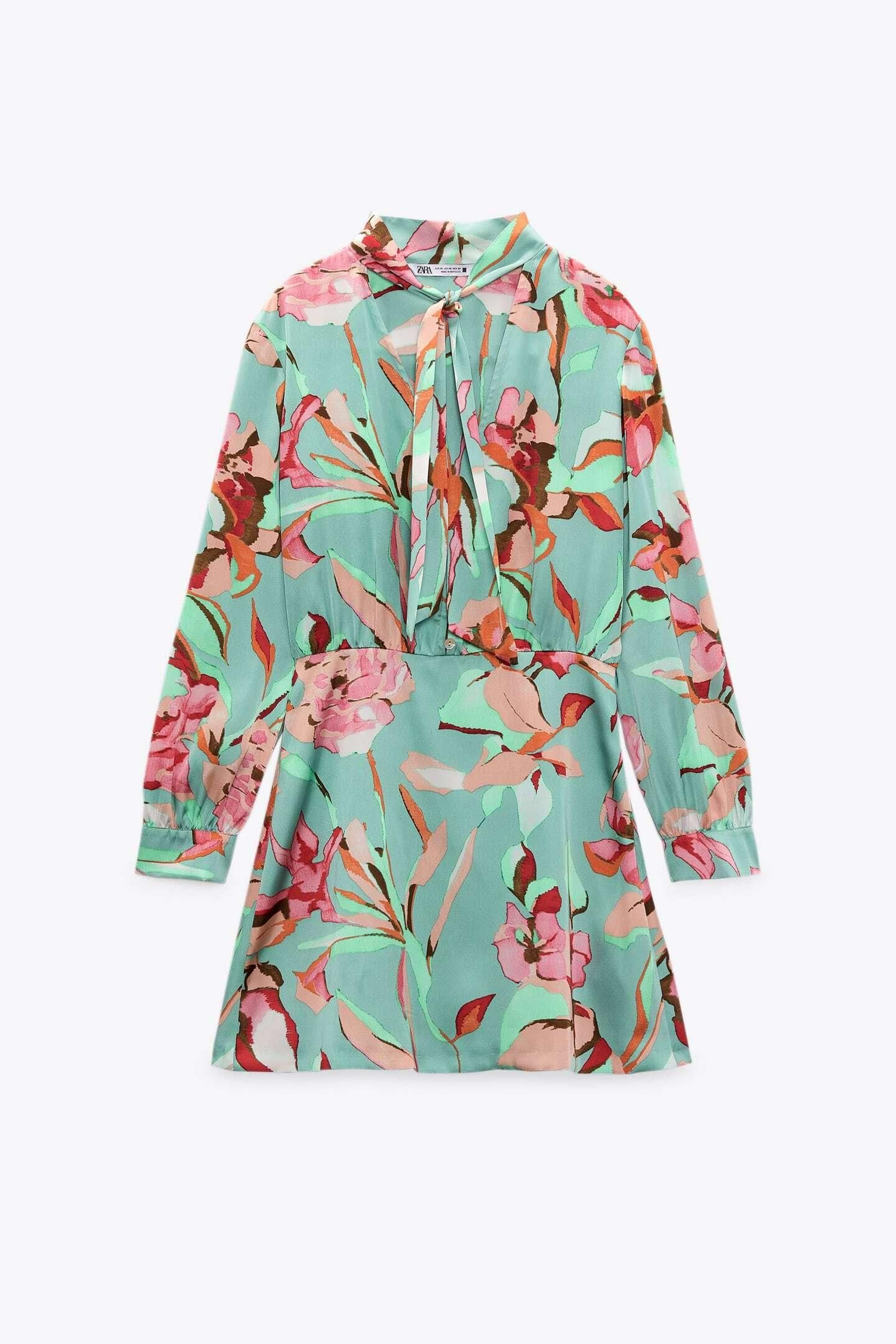 Vestido con lazo de Zara. Vestido con lazo de Zara.
