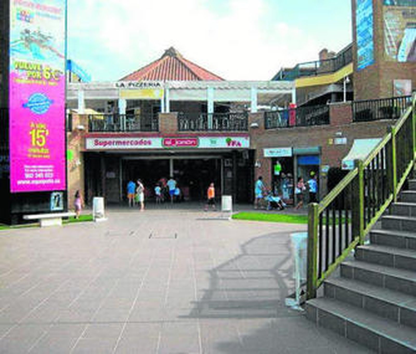 El centro comercial de Islantilla sólo obtiene beneficios en verano.