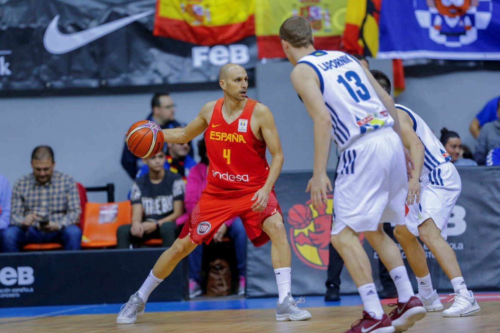 Albert Oliver, durante las ventanas con la selección.