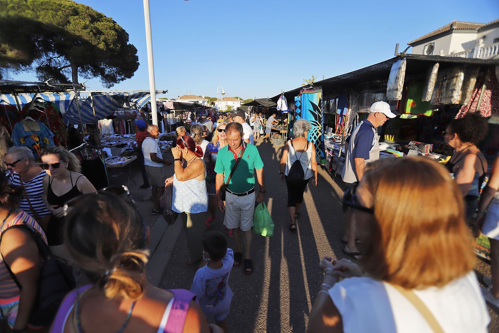 Imágenes de los mercadillos verano en Huelva