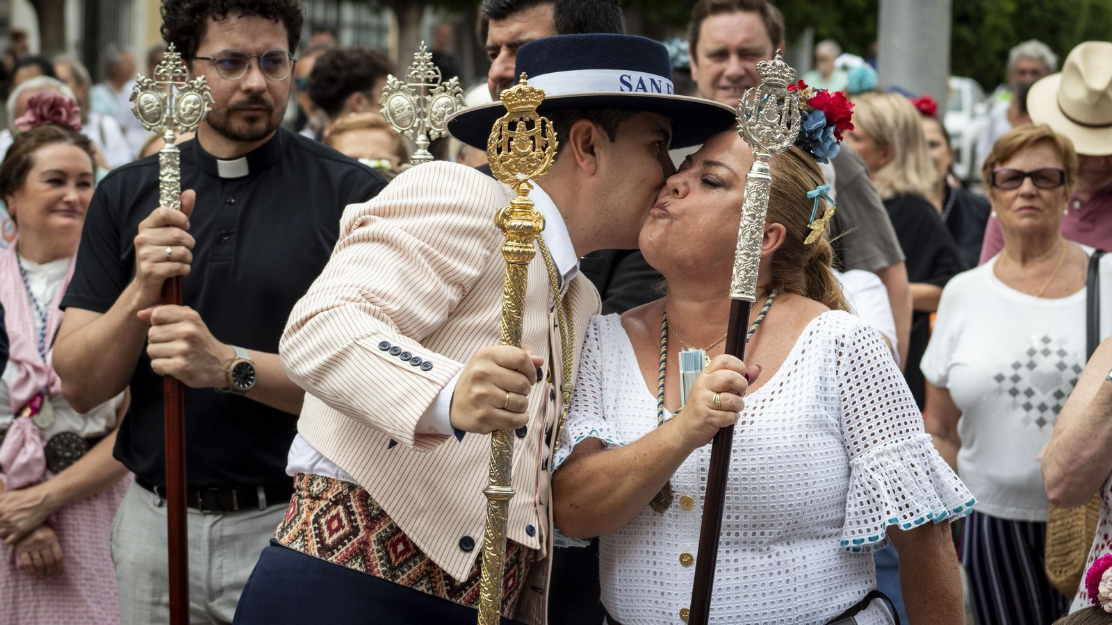 Romería del Rocío: las imágenes de la salida de la hermandad de San Fernando