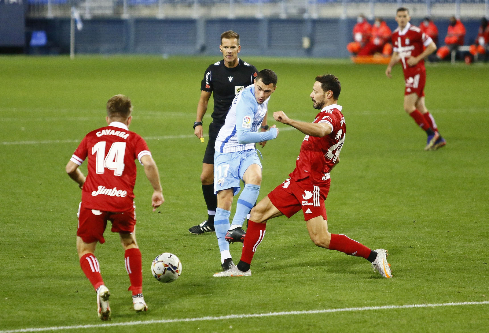 Pulido Santana arbitra el partido entre el Málaga y el Cartagena perteneciente a la jornada 17 de Segunda División de la temporada 2020-21.