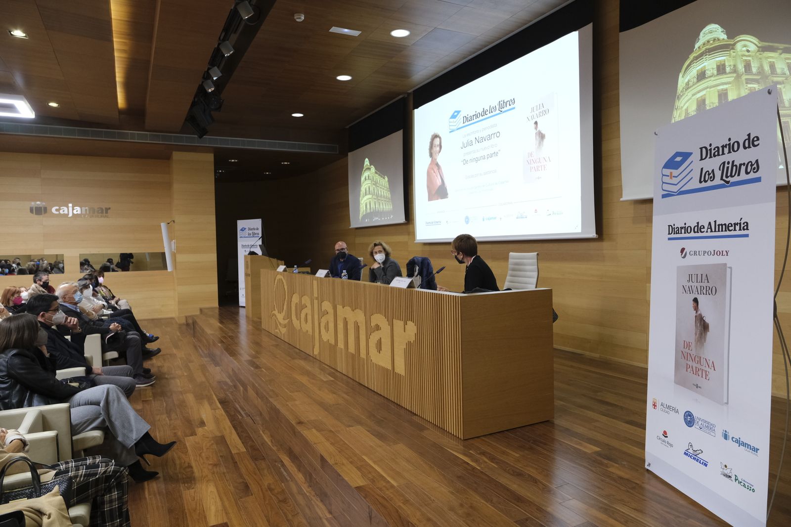 Fotogalería Diario de los Libros, con Julia Navarro. Almería