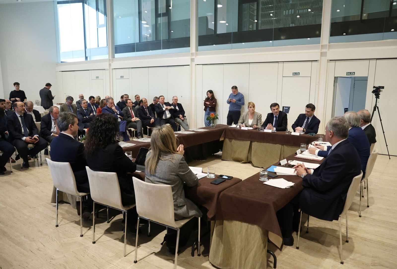 El 'Foro de las ciudades', organizado por el Grupo Joly en Antequera, en imágenes
