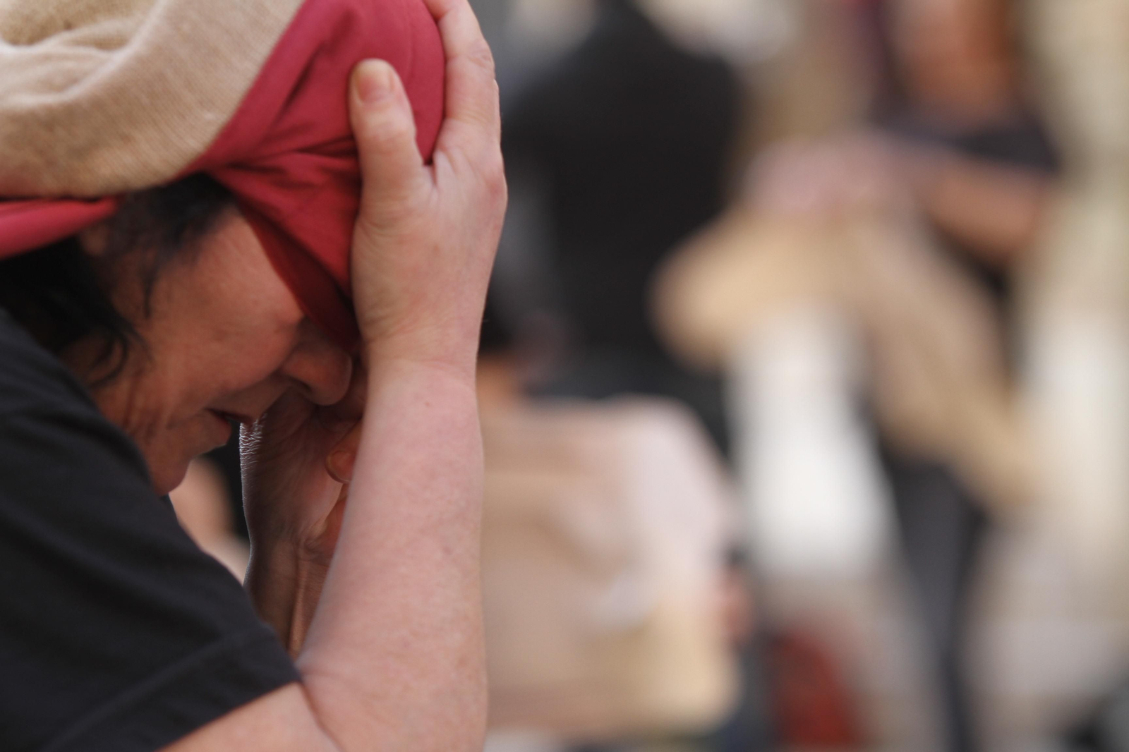 El ensayo de la cuadrilla de mujeres de la Hermandad del Santo Entierro, en imágenes