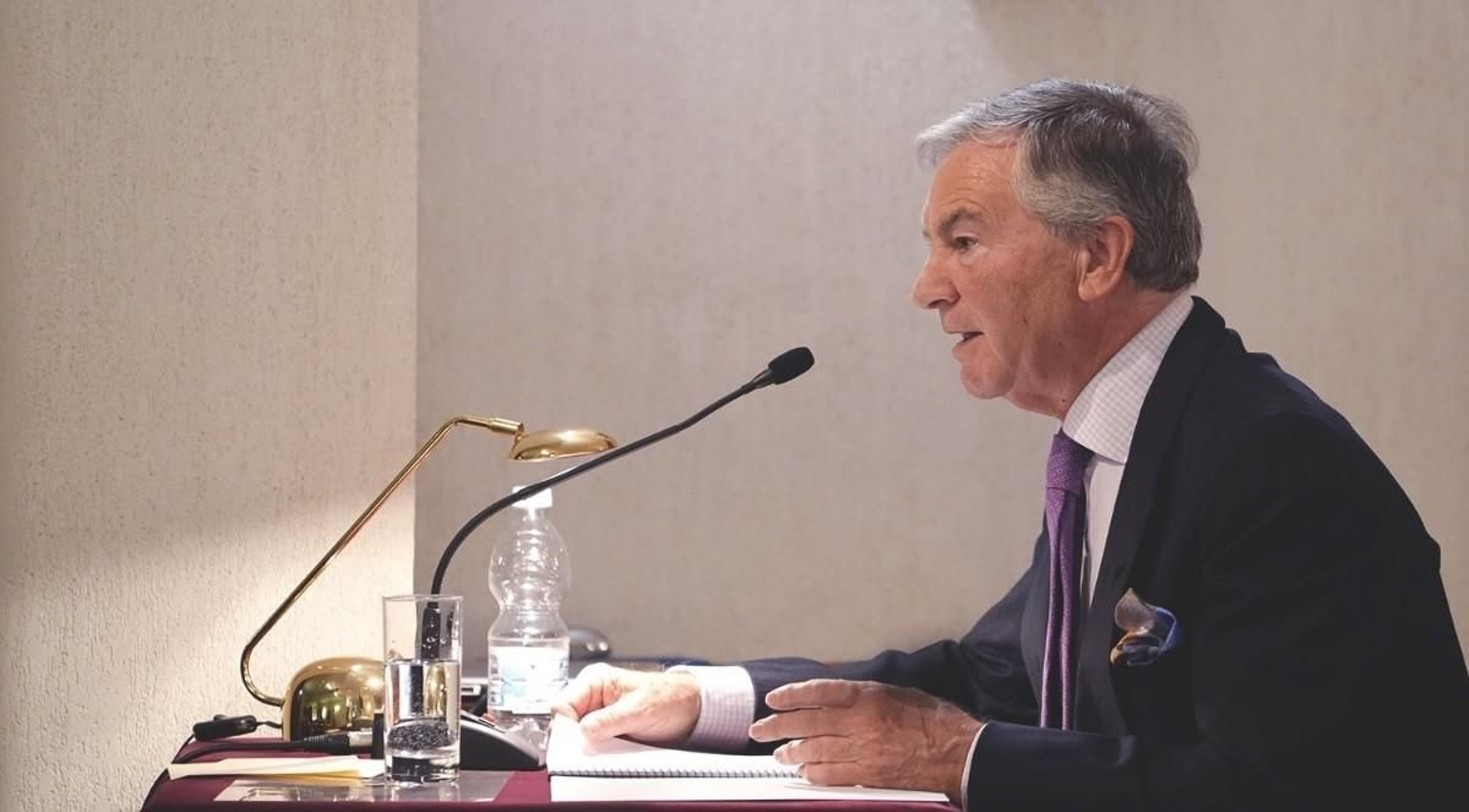 Jesús Rodríguez, el pasado martes, en la tribuna de oradores de la Academia.