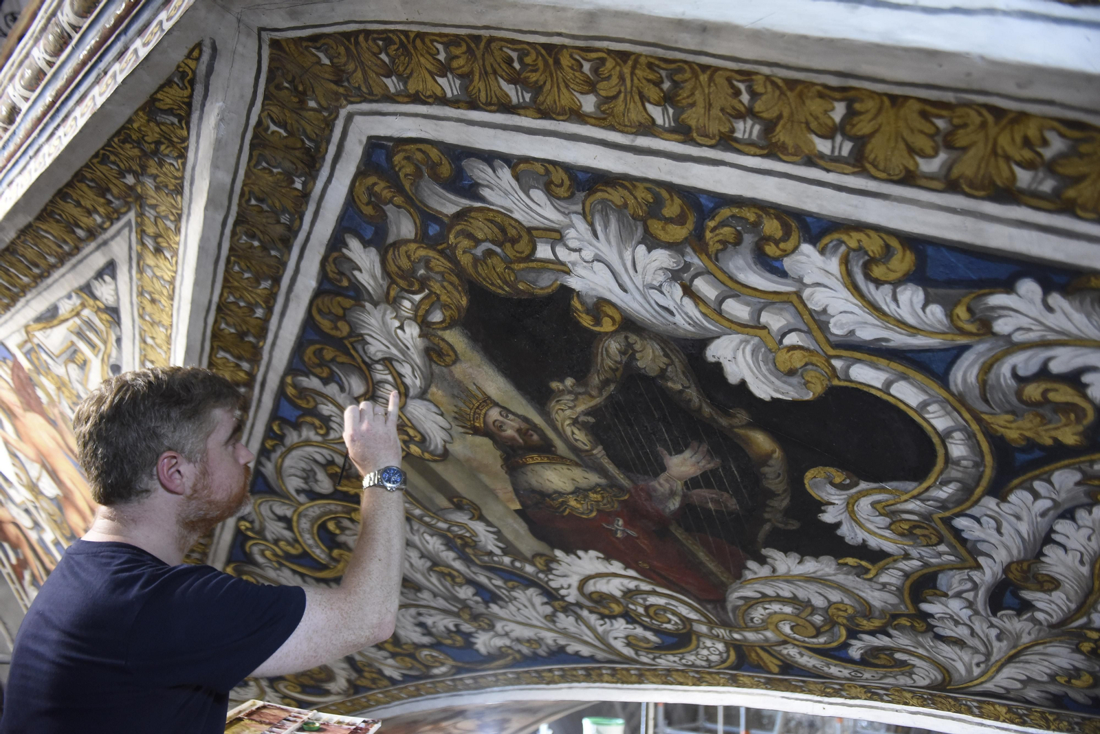 Todas las imágenes de la restauración de las pinturas en la Parroquia de la Magdalena