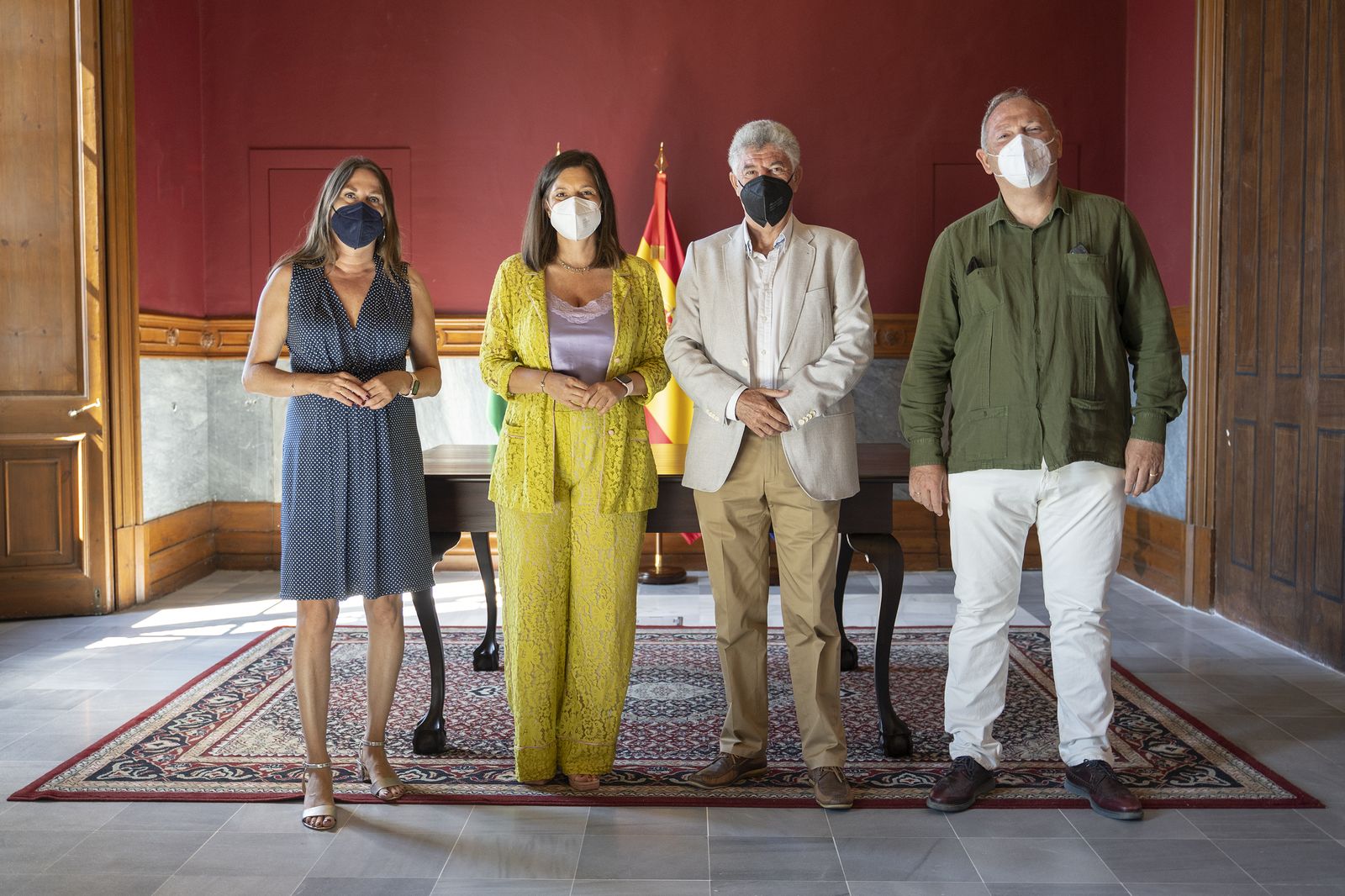 Regla Moreno, Patricia Cavada, Manuel Luna y Antonio Rojas (de i. a d.), tras la firma del convenio.