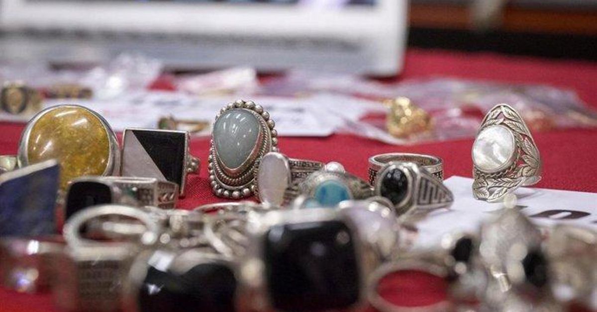 Detenido en Carboneras por robar joyas de alto valor sentimental a su pareja para venderlas