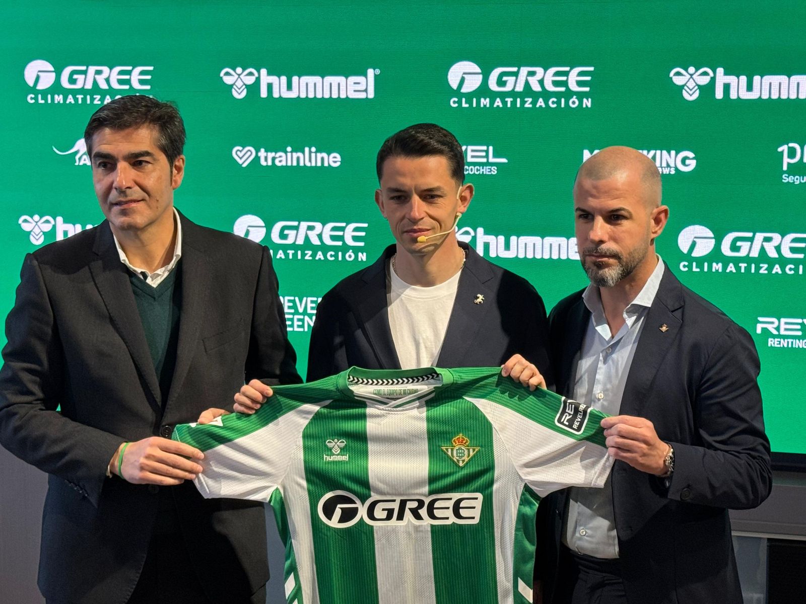 Ángel Haro y Manu Fajardo, junto a Álvaro Fidalgo.