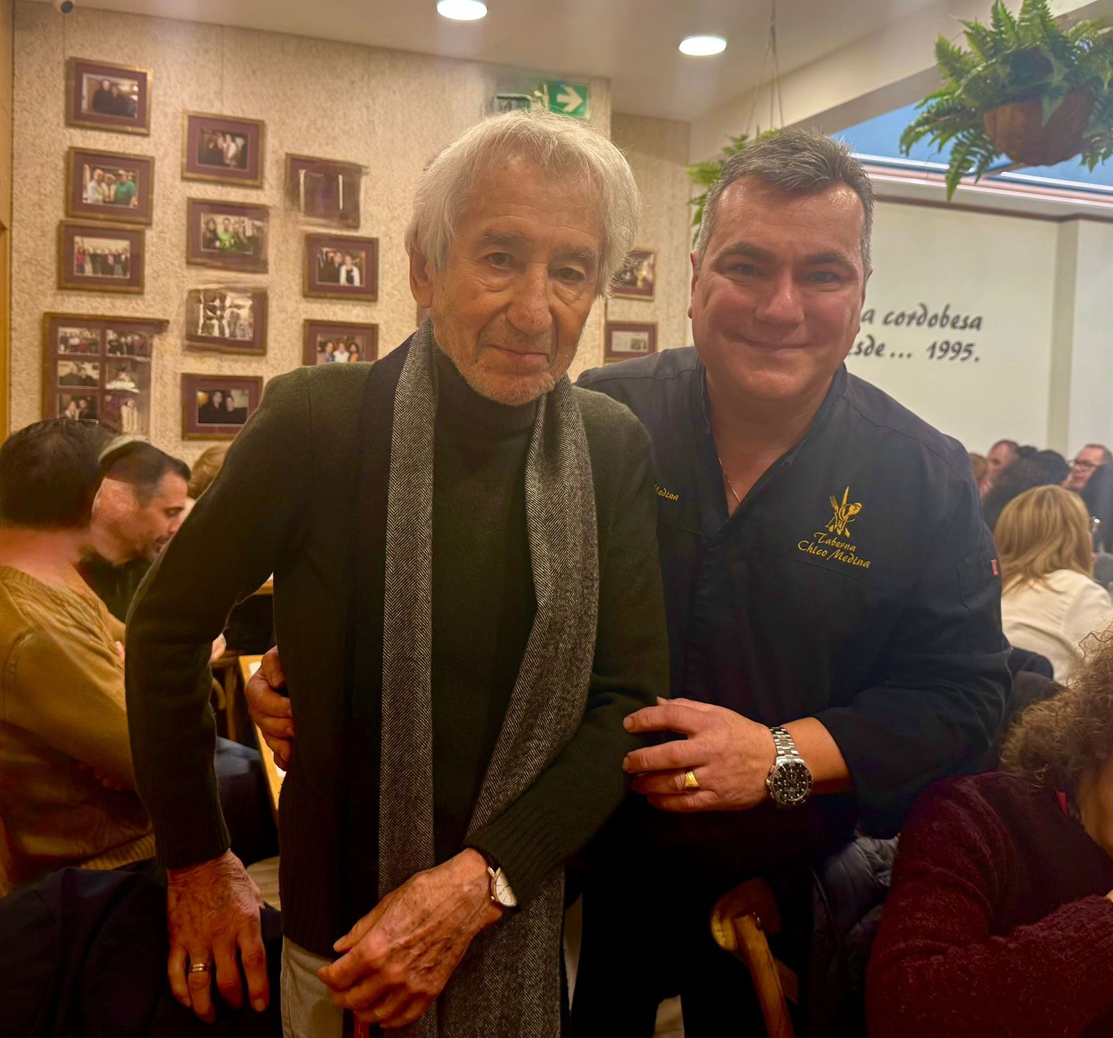 Javier Medina junto a José Sacristán en Taberna Chico Medina