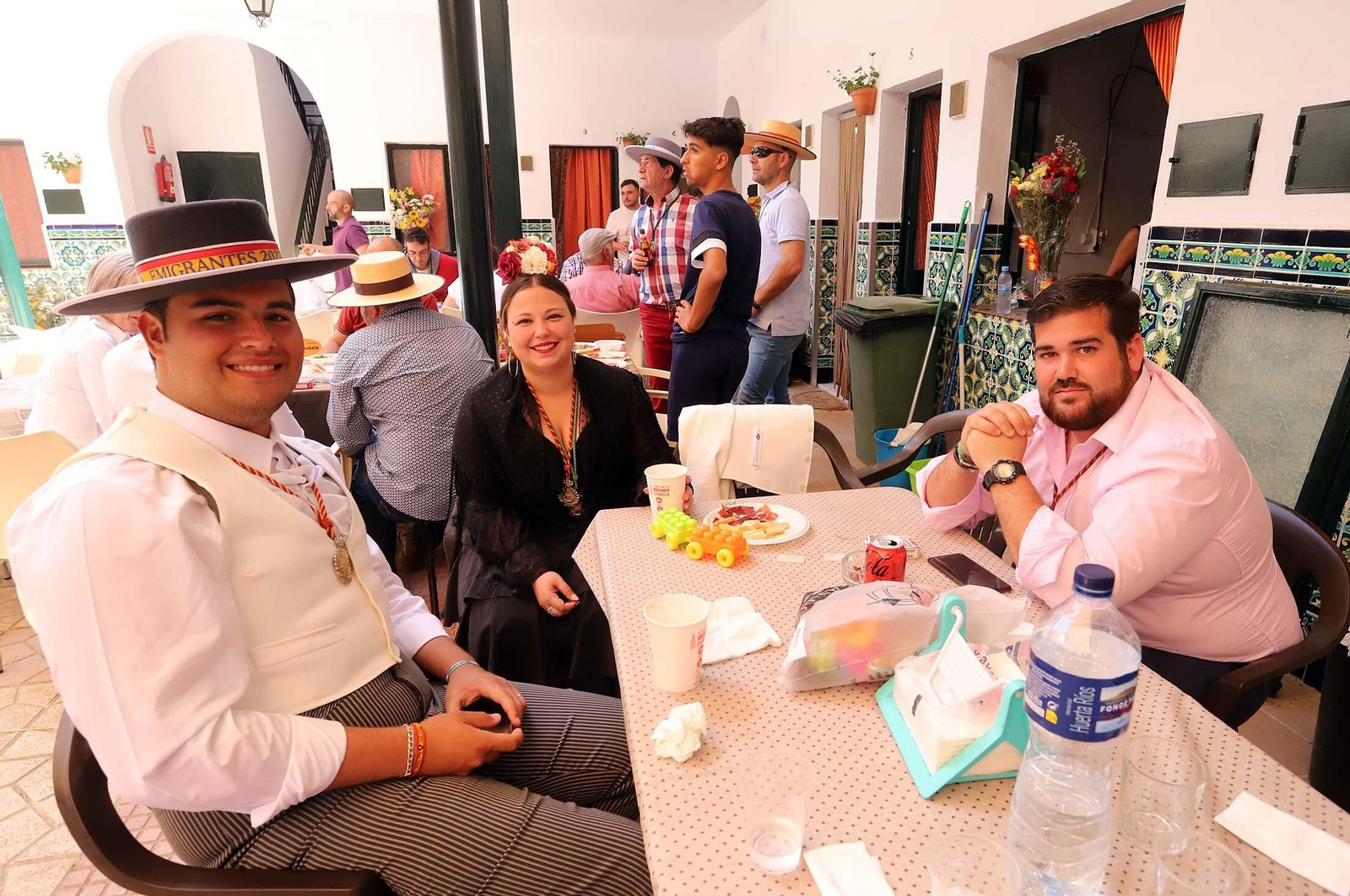 Imágenes del ambiente El Rocío y en Casas de Hermandades