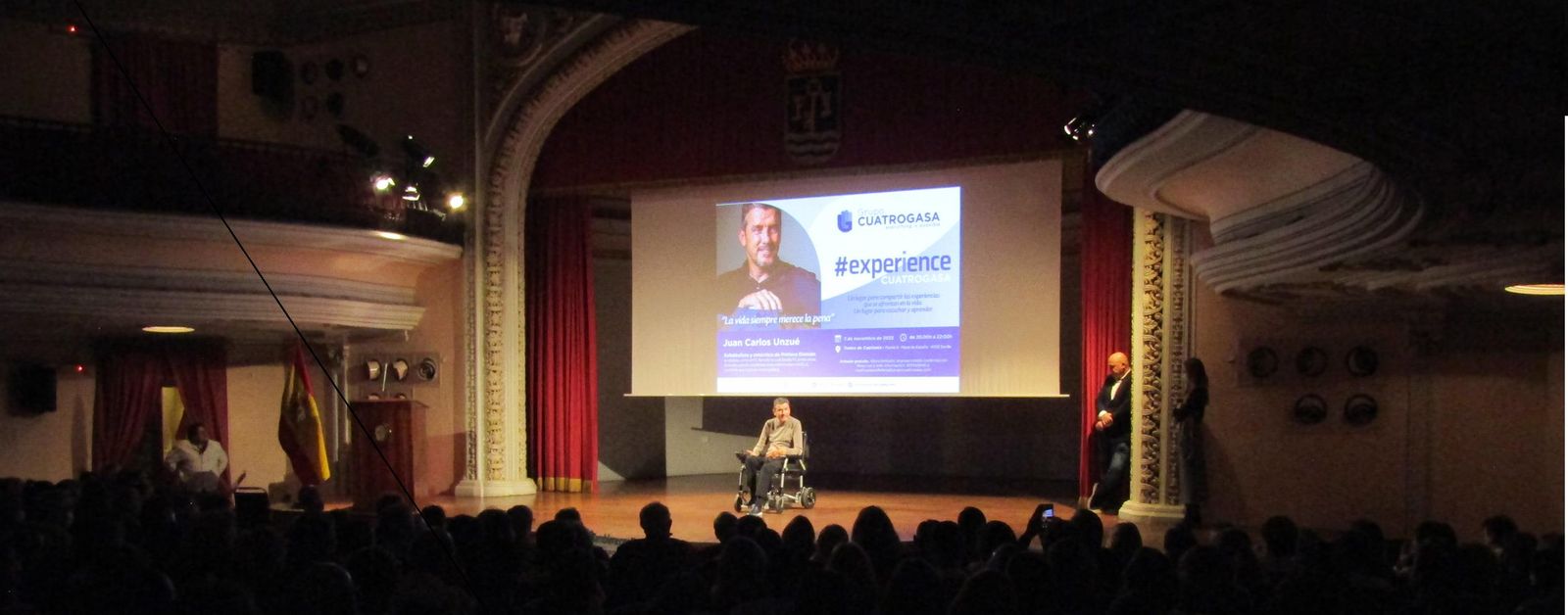 Juan Carlos Unzué durante su charla a los miembros de Cuatrogasa.
