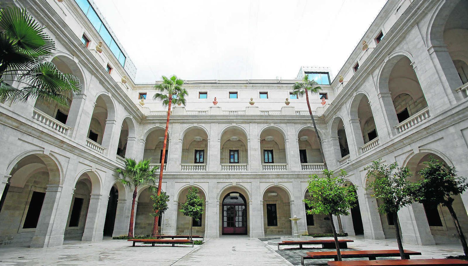 Patio del Museo de Málaga.