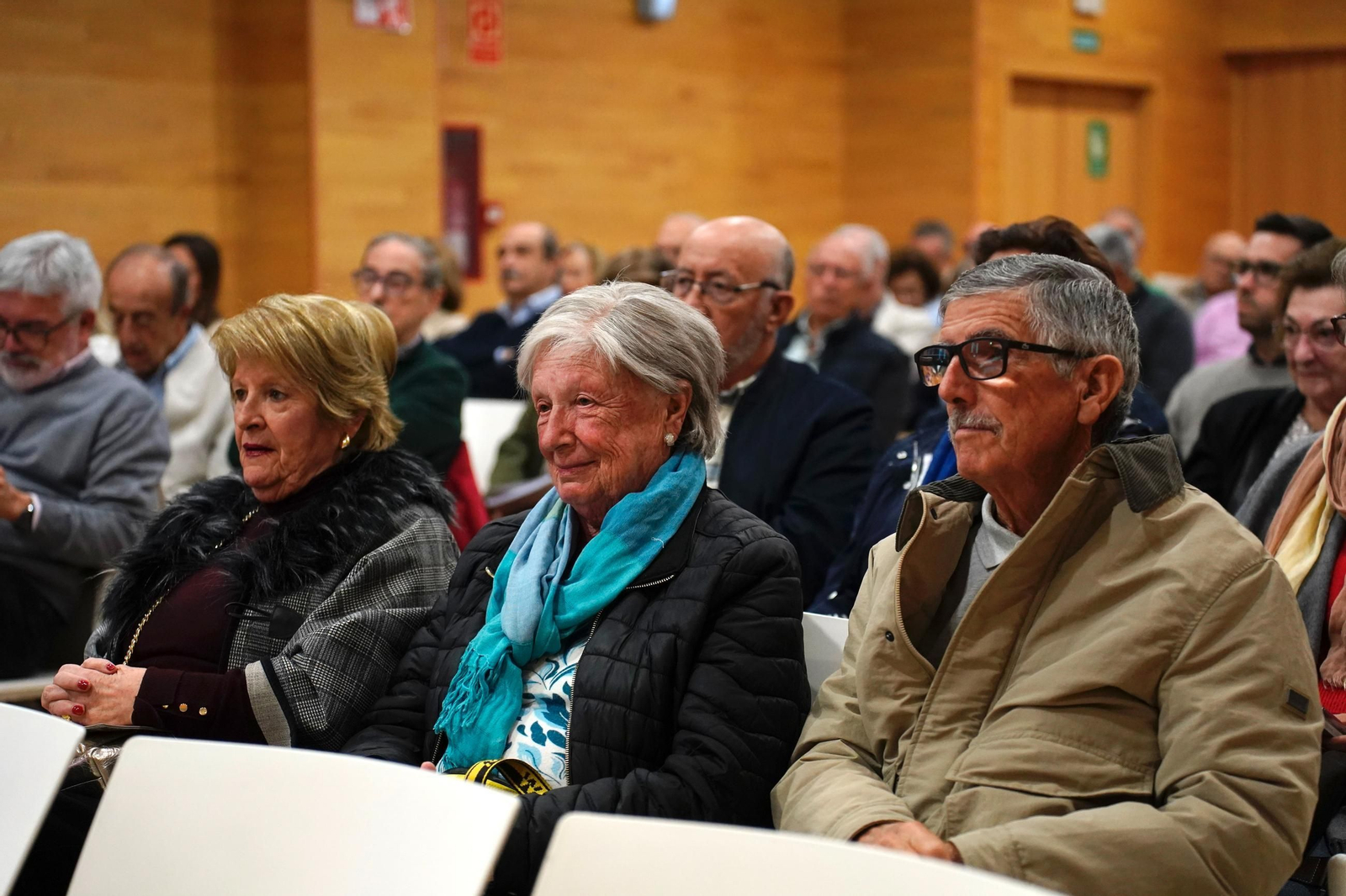 Fotos de la presentacion del libro "Colegio Los Pinos" de Francisco Lòpez Muñoz
